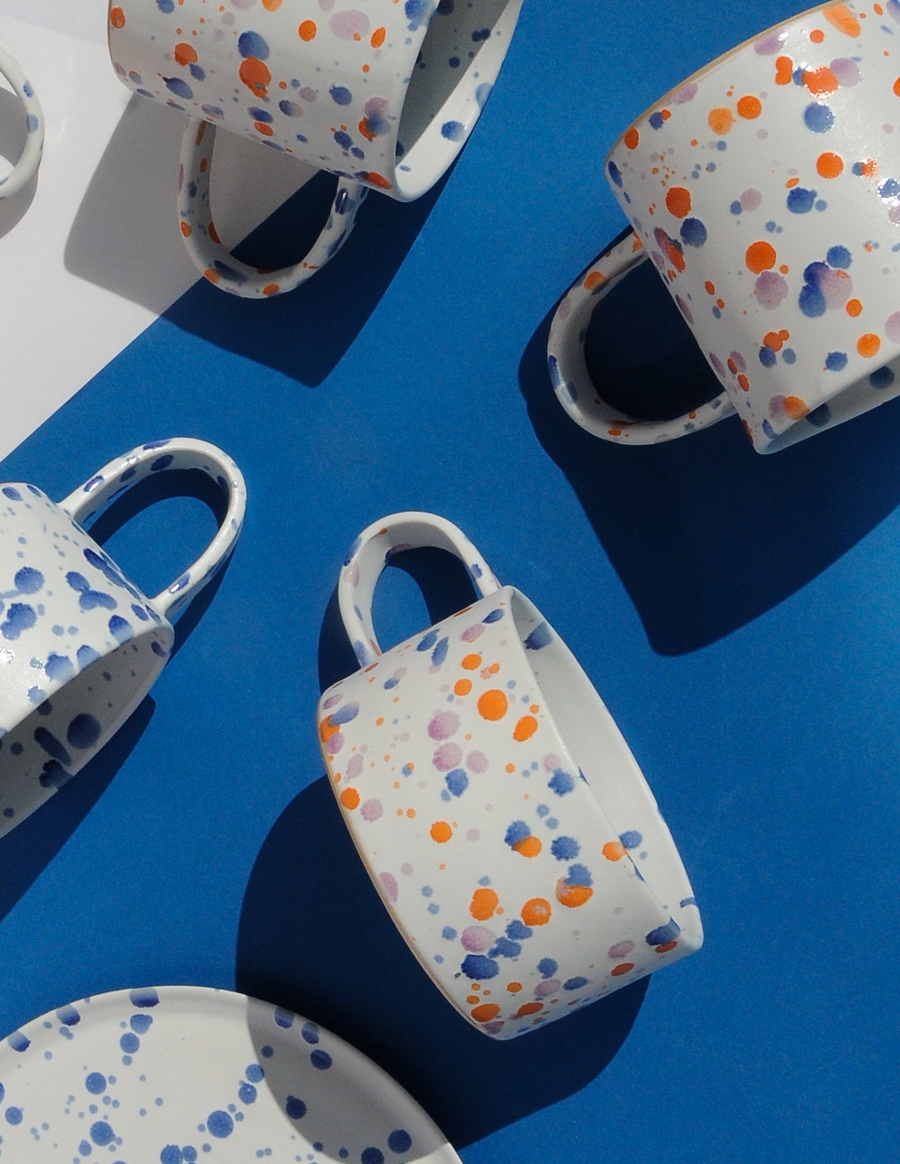 KONFETTI Tasse breit/bunt