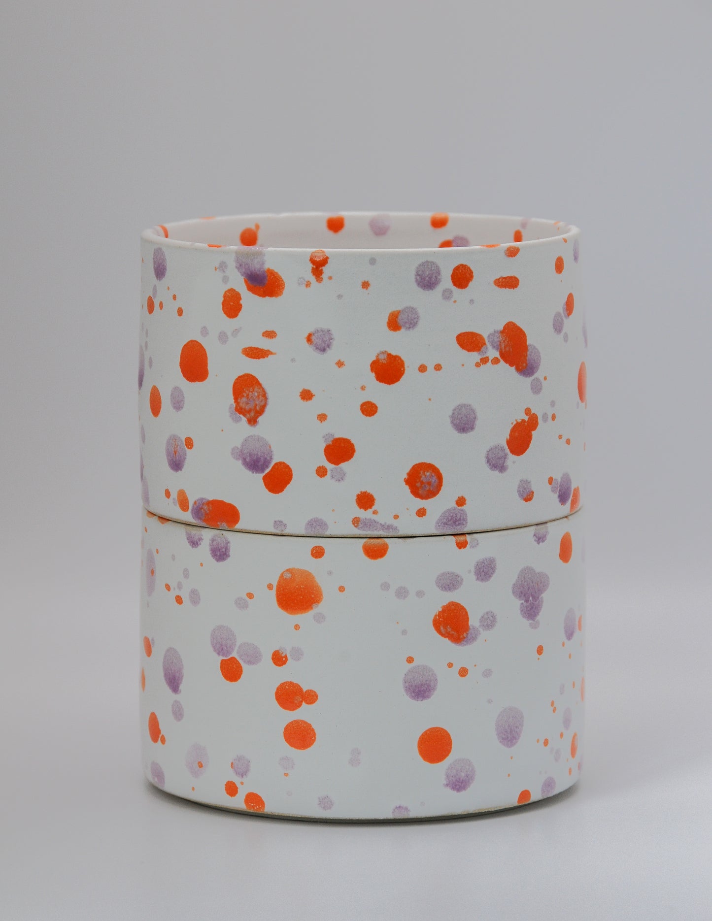 KONFETTI Becher lila orange